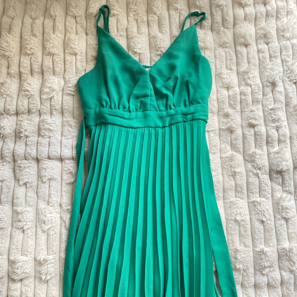Jessica Simpson Green Pleated Maxi Dress for Wedding Guest